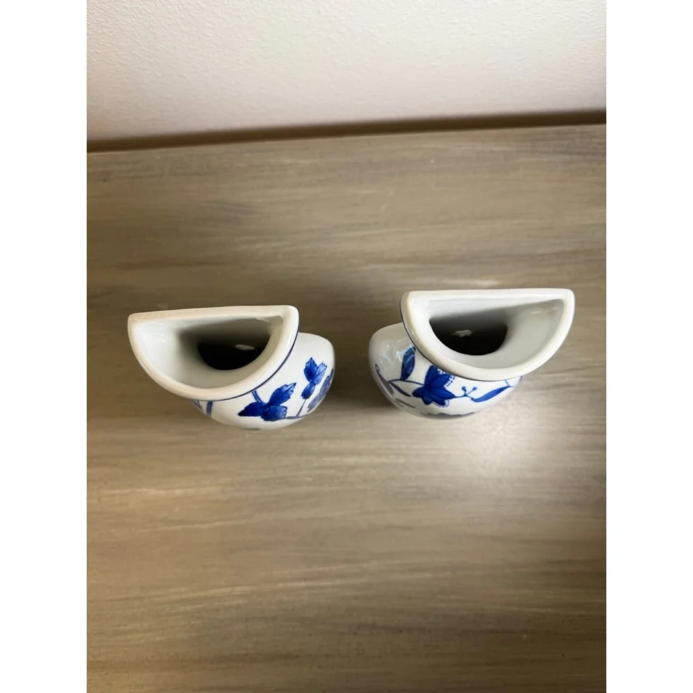 Set of 2 Vintage Blue/White Ceramic Hanging Wall Pocket Vases Chinoiserie style